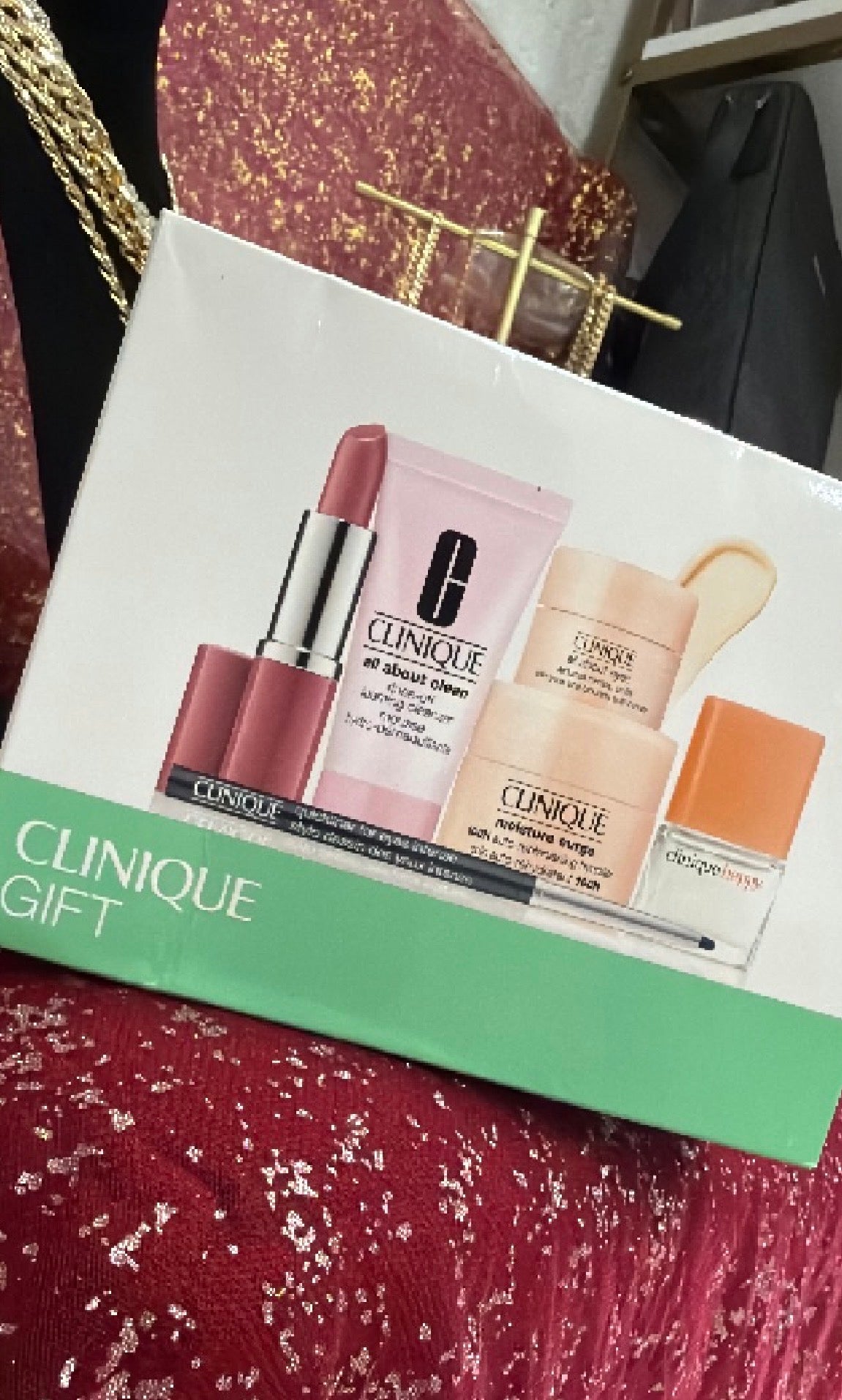 Cosmetics gift set, Clinique 6-piece beauty set with skincare and makeup samples