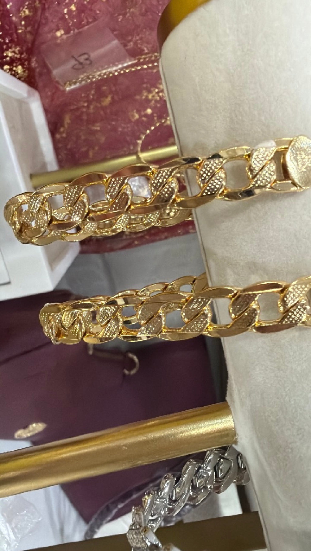 14k yellow gold diamond-cut curb link bracelet